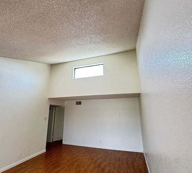 18144 Burbank Blvd #203 — Photo 18