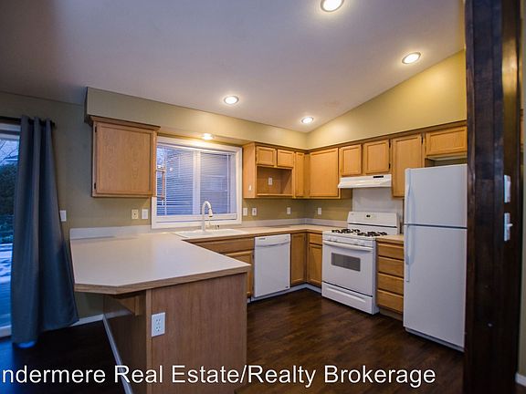 3rd image of 7007 77th Ave NE