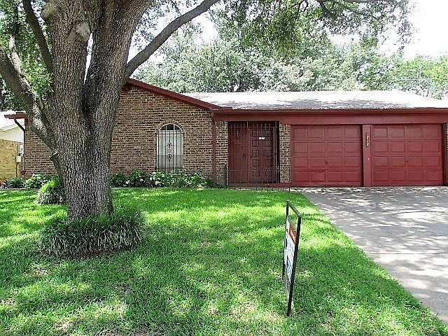 1st image of 2717 Lake Gardens Dr