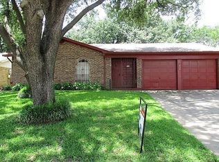 2717 Lake Gardens Dr, Irving, TX 75060