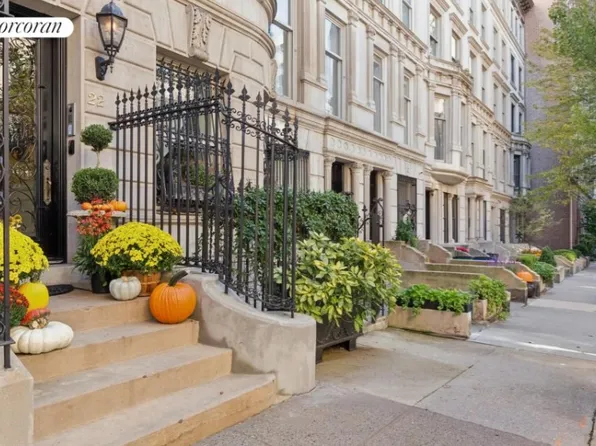 30 East 95th Street image 3 of 7