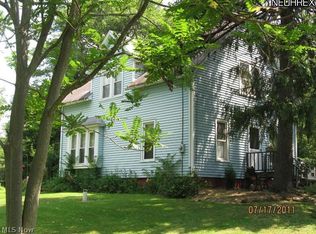 1207 Twinsburg Rd E, Macedonia, OH 44056