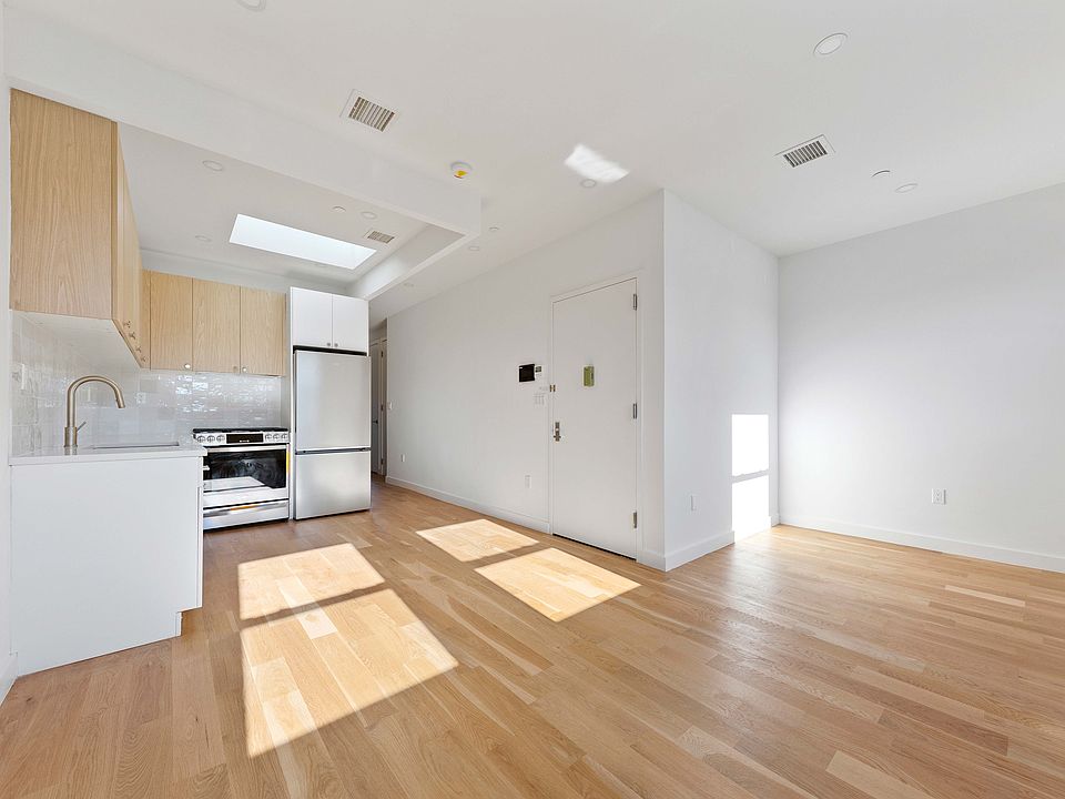 1st image of 329 Halsey St #Penthouse 4