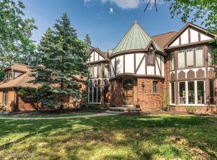 3465 Blossom Ln, Bloomfield Hills, MI 48302