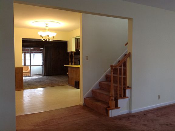2nd image of 3593 Lakeview Blvd