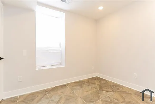 429 E Upsal St #3 — Photo 8