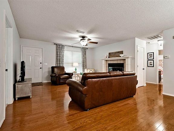 4th image of 16 Lyndhurst Dr