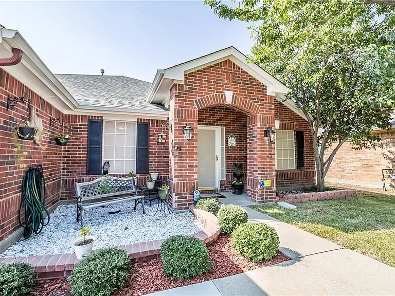 5051 Stagecoach Way — Photo 2