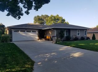 606 James Pl, Yankton, SD 57078