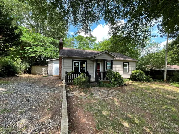 231 Willow Run Dr, Forest City, NC 28043