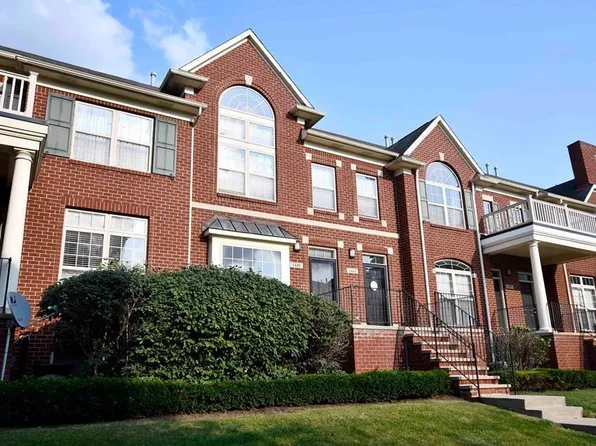 1449 Ashford Ct, Troy, MI 48084