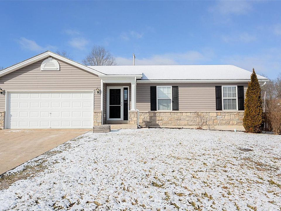 2nd image of 85 Cuivre River Dr