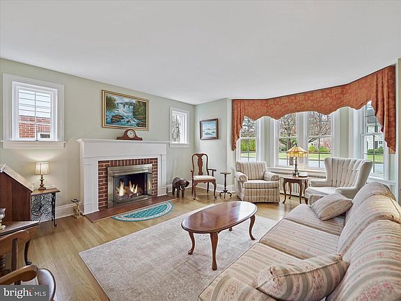 3rd image of 1427 Wilson Ave