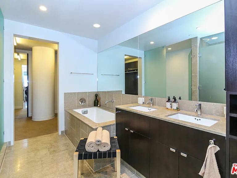 6250 Hollywood Blvd #10N — Photo 16