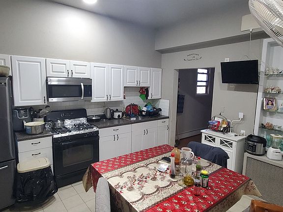 4th image of 520 42nd St
