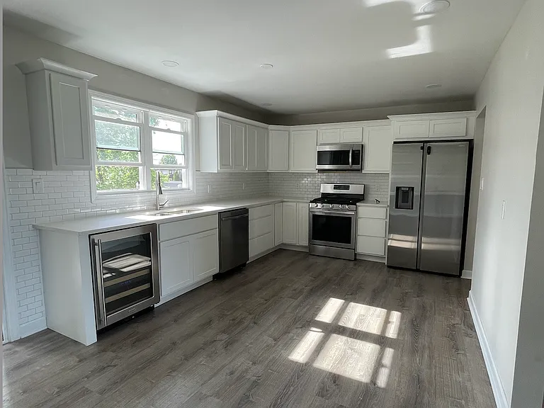 938 Jackson Pl — Photo 5