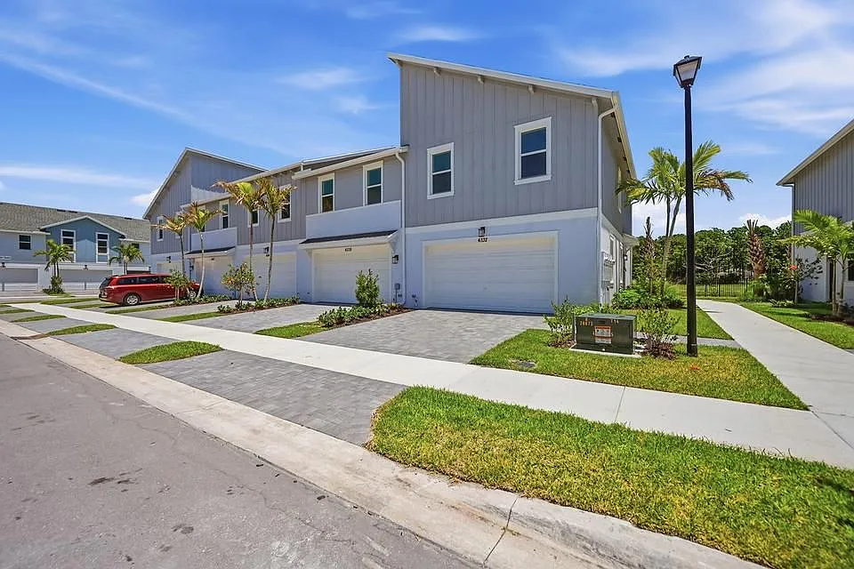 4232 Brookgreen Sq