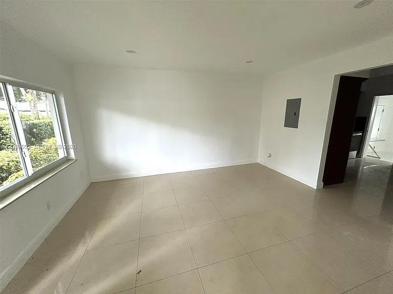 1530 NE 110th Ter #FRONT — Photo 3