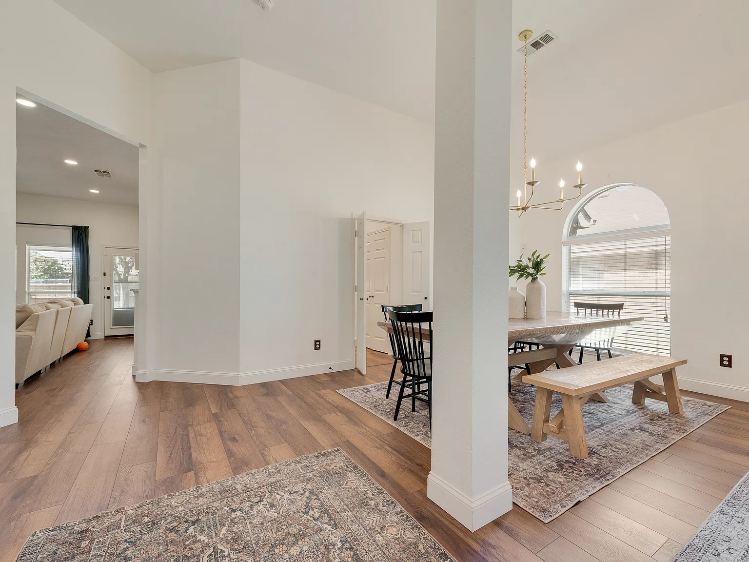 4 bed, 2193 sqft, $2,549 — Photo 3