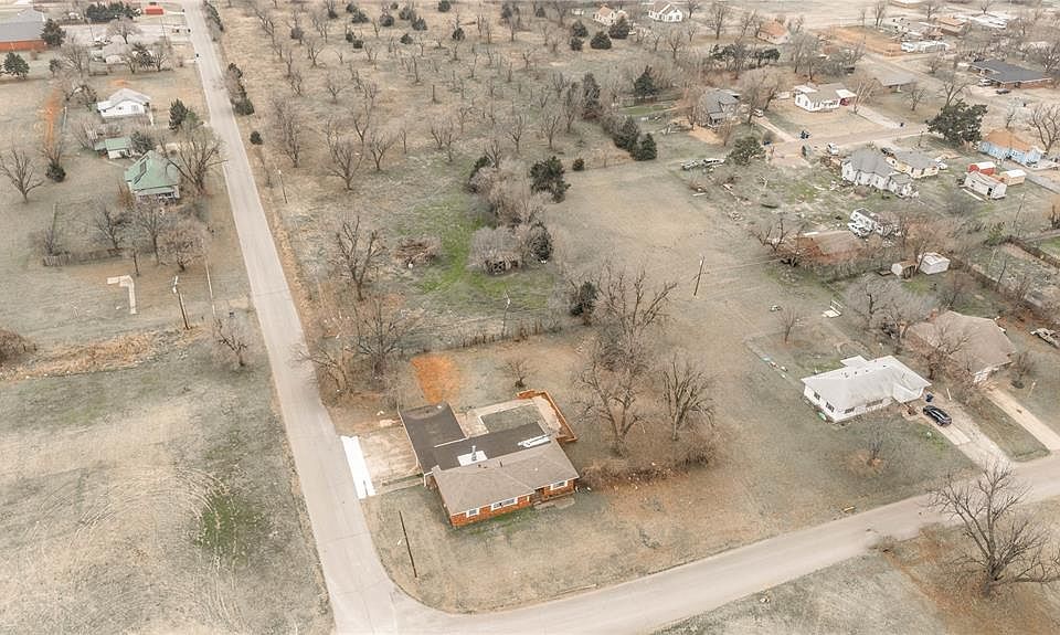 1st image of 1923 E Perkins Ave