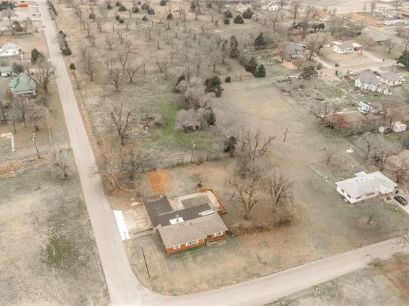 1923 E Perkins Ave, Guthrie, OK 73044