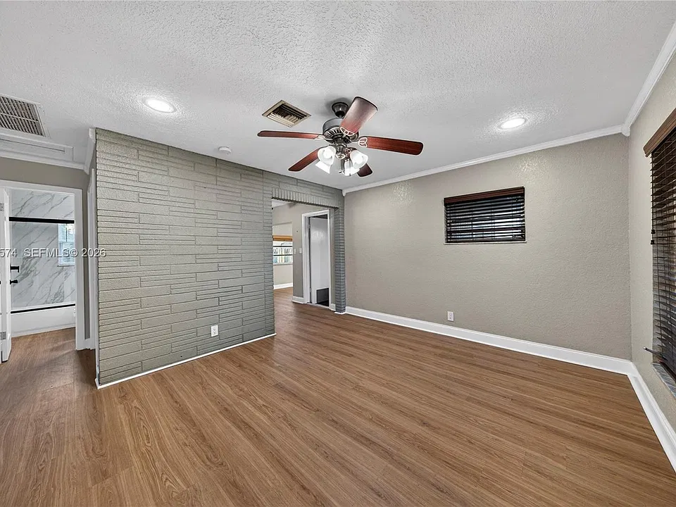 5265 NE 1st Ter
