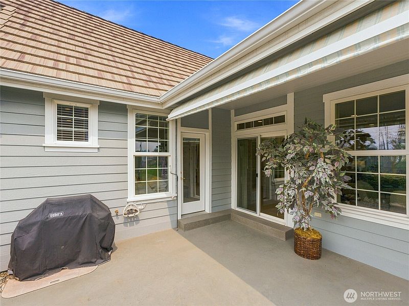 2nd image of 1494 Eastmont Avenue #17