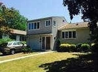 3 Iris Ln, Valley Stream, NY 11581