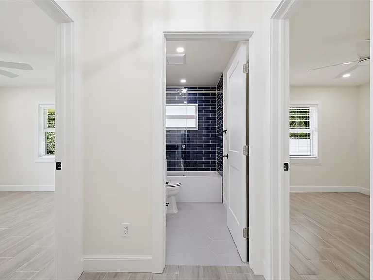 726 Live Oak Ln — Photo 16