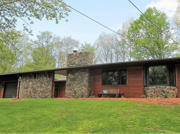 5 Wynmere Dr, Horseheads, NY 14845