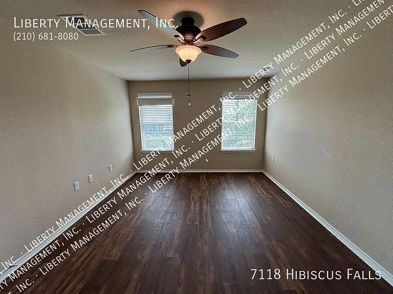 7118 Hibiscus Fls — Photo 17