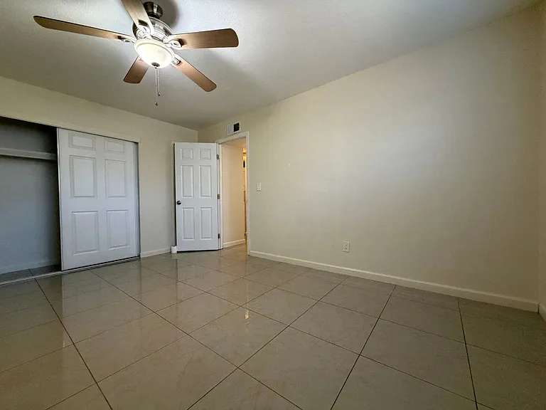 1809 E Broadway Rd — Photo 8