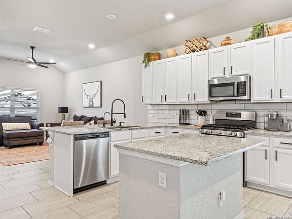 5th image of 1032 Highland Vista