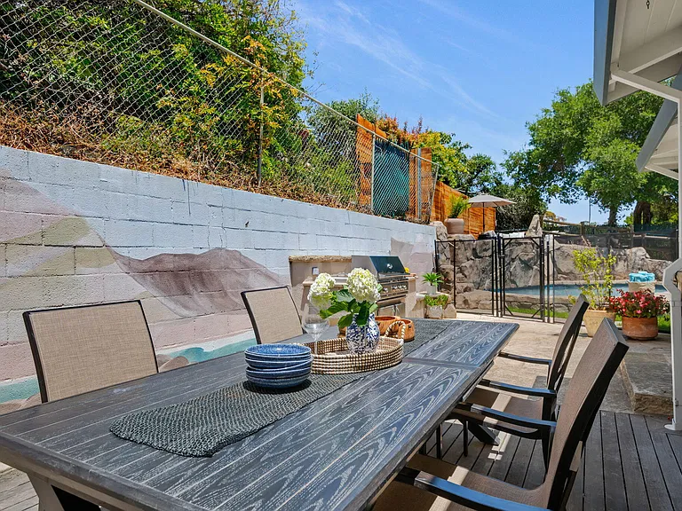 964 Garcia Rd — Photo 15