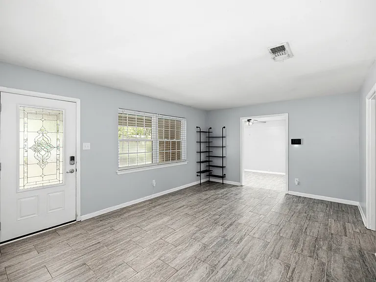 328 Plymouth Ave — Photo 8