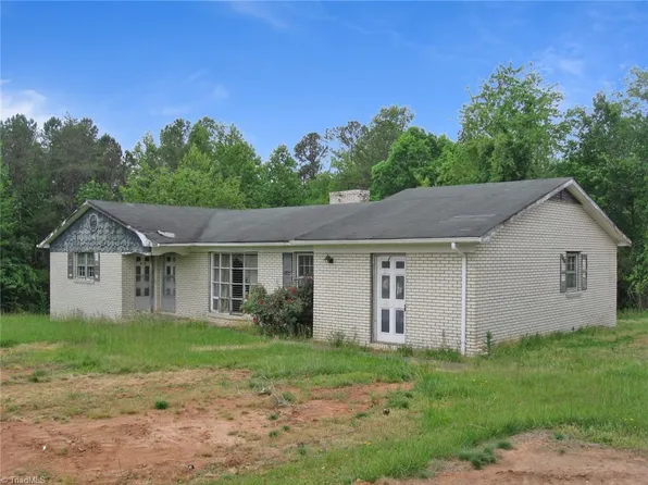 1989 Haymeadow Rd, Hays, NC 28635