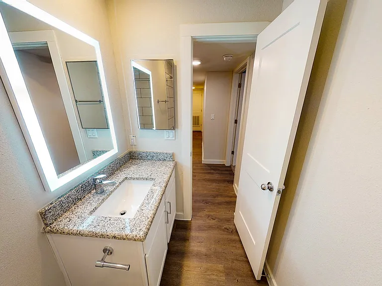 Midtown Apartments — Photo 44