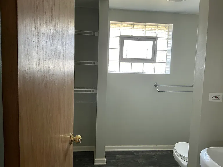 2104 N Merrimac Ave — Photo 10