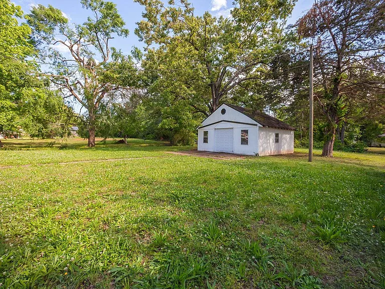 90 Shaw Ln — Photo 7
