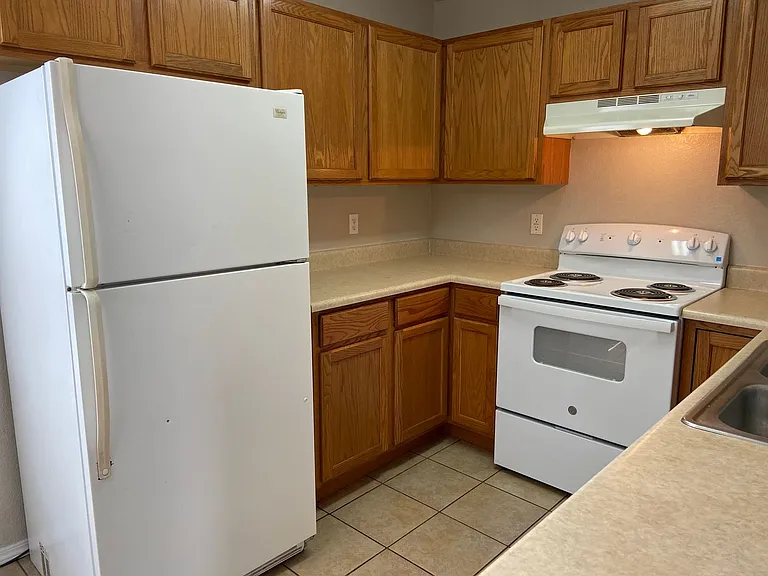502 Twin Oaks — Photo 7