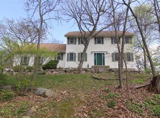 810 Whispering Oaks Rd, Oregon, WI 53575