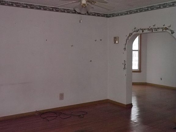 3rd image of 210 S Jefferson St
