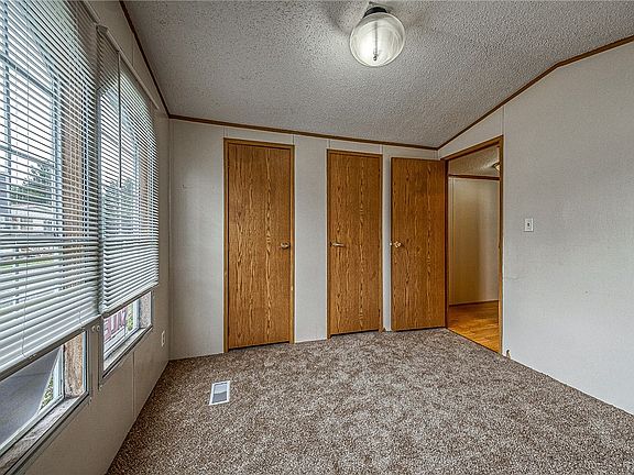 5th image of 402 Sunny Dale Dr