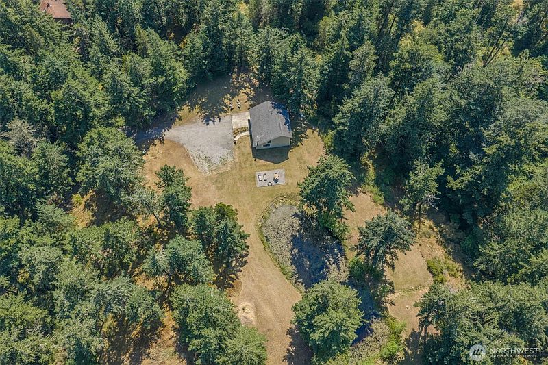 3rd image of 734 Swan Road