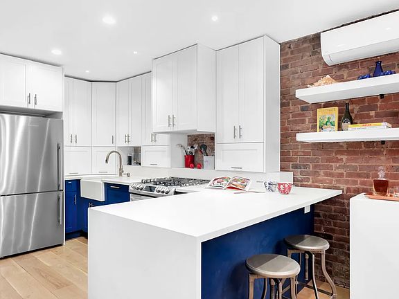 3rd image of 171 W 73rd St APT 2