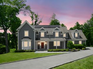 22 Robbins Rd, Pleasantville, NY 10570