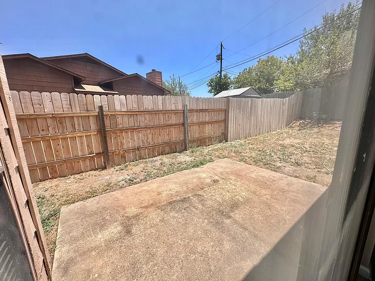 1244 Royal Crest Dr — Photo 17