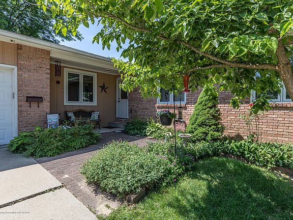 2nd image of 1823 Briarwood Dr