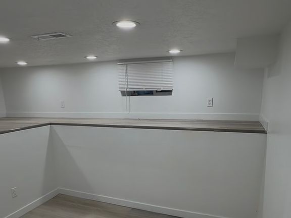 4th image of 726 S Post St