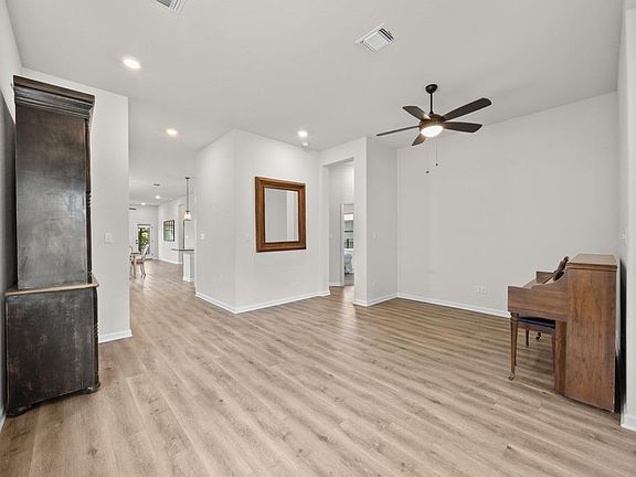 4th image of 117 Monterey Oak Trl
